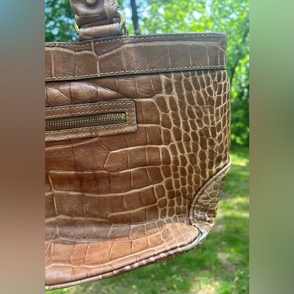 Dooney & Bourke Tan Crocodile Texture Tote Bag **Heavy Wear** - Picture 7 of 15
